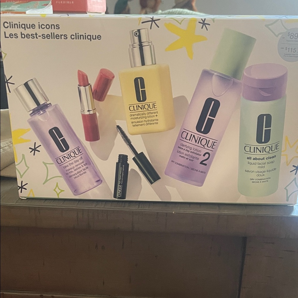 Clinique Icons 6 Piece Set NWT!! Never even out of box!!